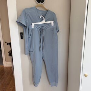 Figs light blue scrub set